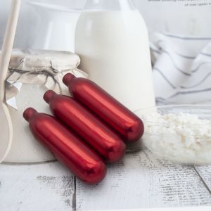 China Dessert Tools Whipped Cream Dispenser 8g Environmental Metal on sale