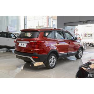 Seven Seater Family Gasoline Hatchback 1.5L Displacement And 3 Seat Rows Big