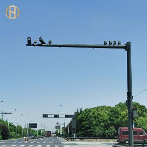10m Q235 Traffic CCTV Camera Pole Galvanized Single Arm For Monitoring