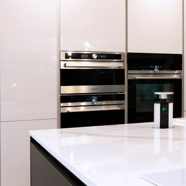 Contemporary Glossy White Lacquer Kitchen Cabinet With Matte Black Handless Island