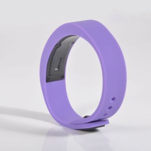Smart Fitness WristBand tracking your activity and sleep with android 4.0 OS