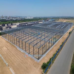 China Custom Steel Structure Warehouse with Sliding Doors - 50+ Year Lifespan on sale