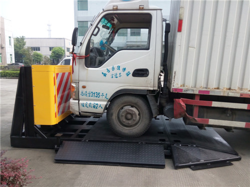 Quality Honeycomb Aluminum 3M Reflective Film Vehicle Security Barriers Detachable wholesale