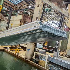 Highway Guardrail Customized Safety Barrier Guard Rail Made of Steel Corrugated