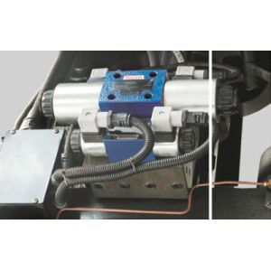 MZ1200MD Plastic Injection Molding Machine For Customized CIML Carbon Fiber Car