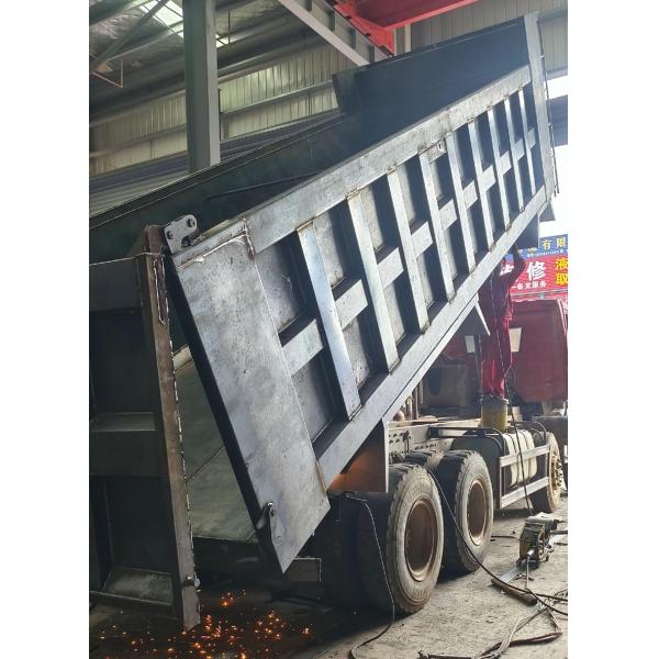 6 Cylinders Sinotruck Howo 6X4 Tipper Dumper Tipping Truck with 5.3-6.2M Cargo Tank