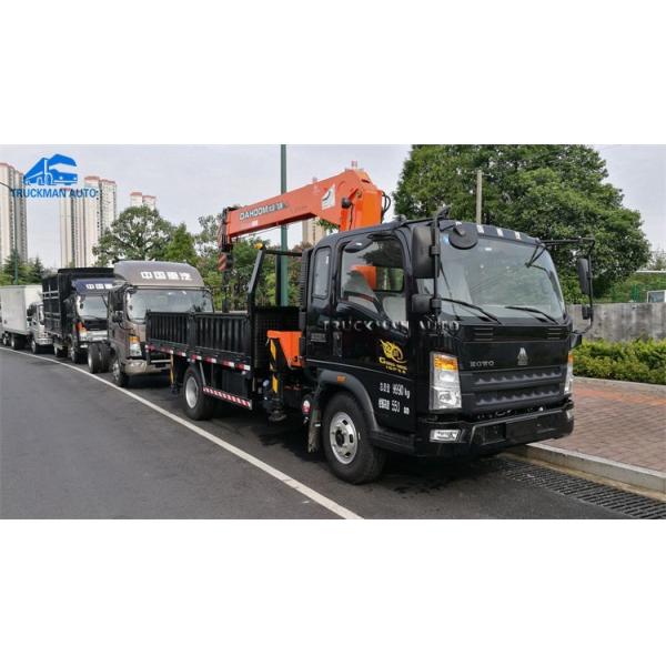 9.00R20 Tire 5 Ton HOWO Light Truck With 3 Tons Lifting Crane