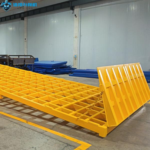10T-10M Customized Yellow Large Square Panel Portable Manual Dock Ramp For Forklifts To Saving Time And Effort When Loading And Unloading Cargo