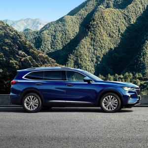 Speed Gas-Powered Buick Envision Luxury SUV 2024 Energy Vehicle with Ample Space