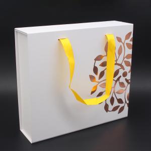 Cheap Factory Wholesale Custom White Hampers Gift Set Packaging Box With Insert Handle for sale