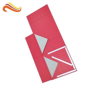 Red Foldable Gift Custom Paper Packaging Box Long Lifespan With Magnetic Closure
