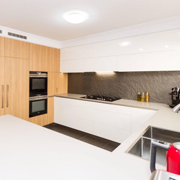 OEM Design High Gloss Kitchen Cabinet Modern Style U Shape Kitchen Cabinets