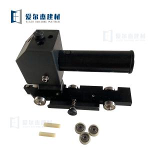 Flexible sealing spacer hand tool for making insulating glass