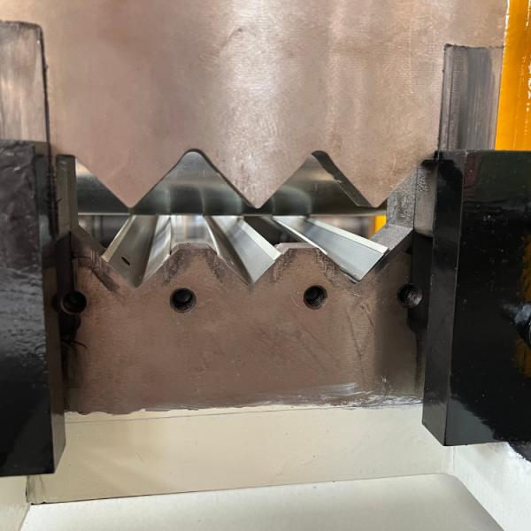 Galvanized Steel 0.3-0.9mm Thickness Wall Angle Roll Forming Machine With PLC