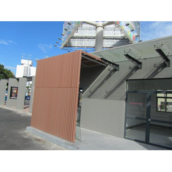 Waterproof Outdoor WPC Decking Fence with Wood Grain Pattern and Brushed Surface