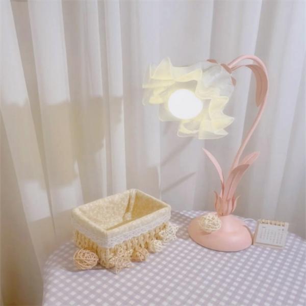 Nordic Restaurant Decorative Glass Table Lamp Flower Shaped Modern Bedside Table Lamp