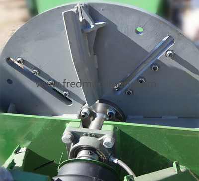 BX72R Hydraulic Feed Wood Chipper 90° Cutting Angle With Double Edges Blades