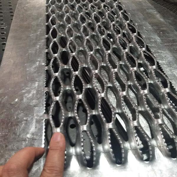 SGS Diamond Hole Metal Galvanized Steel Plank Grating Slip Resistant