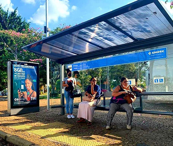 High Quality 75 Inch Outdoor Digital Ads Signage 2500nits Brightness A For Bus Shelter