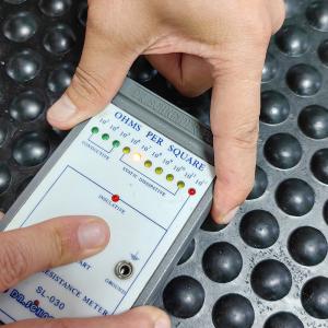 Black Rubber ESD Antistatic Cone Pattern Anti Fatigue Mat For Cleanrooms