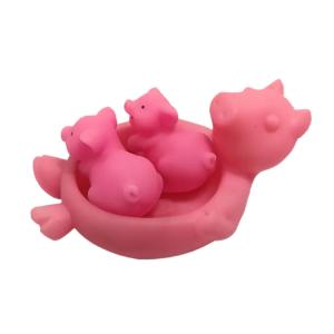 China Kids Baby Custom Floating Bath Toys Pink Floating Pig Toy Set PVC Material on sale