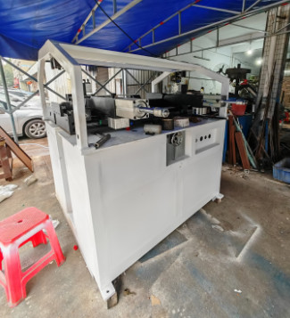 Pneumatic Plastic Tank Clinching Machine With Dual Workstations 0.8Mpa Working