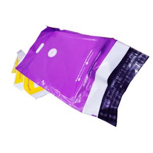 Lightweight 5mil Flexible Mailing Envelopes Die Cut Handle Bags