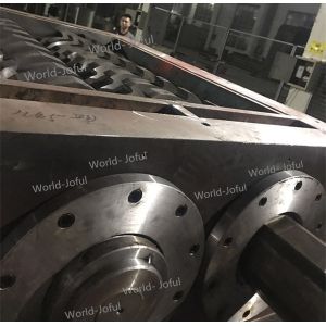 Automobile Waste Tire Shredder High Precision Stable Work Condition