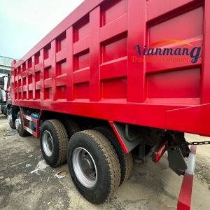 SINOTRUK HOWO 8*4 Dump Truck 400 Horsepower With 31-40 Ton Loading Capacity