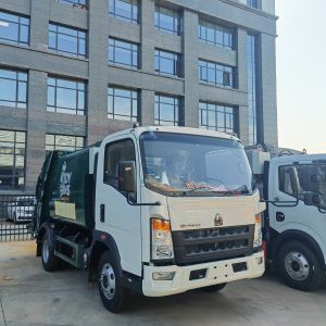 Sinotruck Howo Right Hand dumpster Robust Compactor Garbage truck