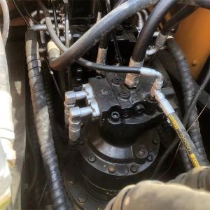 Crawler Chain Moving type 22 ton used hyundai r220 excavator in Shanghai