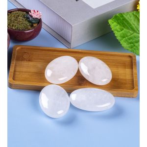 Natural Clear Quartz Palm Stone Unisex Oval Clear Quartz Stone For Reiki Energy