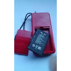 Lightweight USB FM Radio Receiver with Built-In Antenna 88-108MHz Frequency