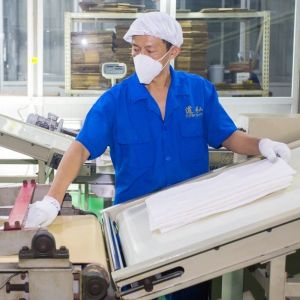 Fluoro FKM Compounds Fluoroelastomer Rubber Chemical Compatibility For Oil Seals