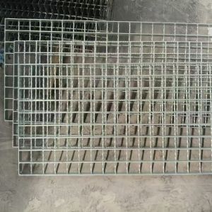 Small aperture scale precision long service life silver steel grid plate