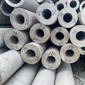 Low Carbon 304L Stainless Steel Seamless Pipe / Welded Pipe Bright Annealing and