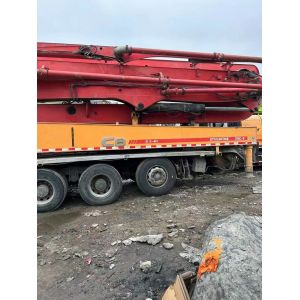 Used Vibrating Amplitude 2.6mm 62m Concrete Pump for Used Construction Machinery