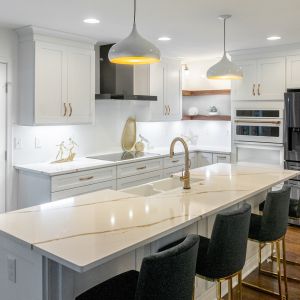 China Shaker Modular Solid Wood Kitchen Cabinet Complete Modern White on sale