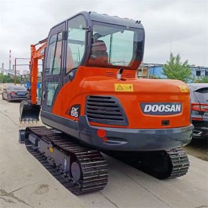 0.21 m3 Bucket Capacity Doosan DX55 Crawler Chain Excavator in Korea with Strong
