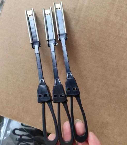 FTTH Nylon and Metal Flat Wire Fiber Optic Cable Clamp with Nylon Material Introduction