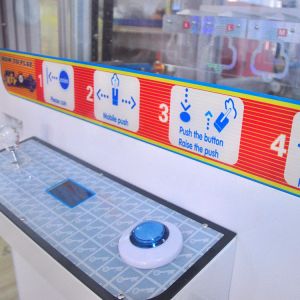 Mini Key Master Prize Vending Machine Newest Design Push Win Gift Game Machine 9