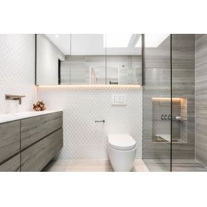 Efficient dual-flush wall hung cistern with water-saving capability