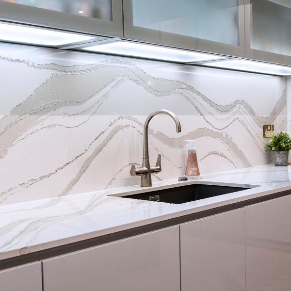 Contemporary Glossy White Lacquer Kitchen Cabinet With Matte Black Handless Island