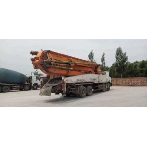 Second-Hand Zoomlion Concrete Pump for Heavy Equipment and Construction