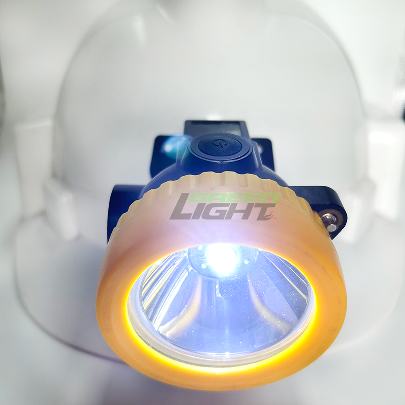 191g Lightweight LED Mining Headlamp with 13-15 Hours Runtime and Flame