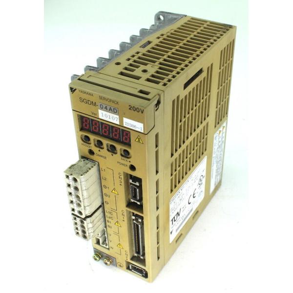 Yaskawa SGDM-04AD AC SERVO AMPLIFIER 200-230V 5.5A 0.4KW NEW