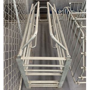 Safe And Strong Pig Birthing Crates , Breeding Crate For Swine Easy To Clean