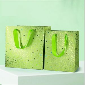 Stand Up 210gsm Craft Paper Gift Bag With Handles Hot Stamping Handbag