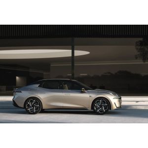 Introducing The Lynk Co 07 The Perfect Blend Of Performance And Sustainability