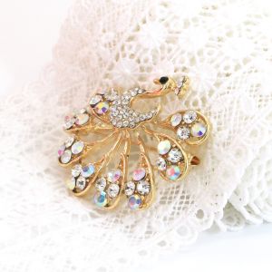 Hollow Out Fashion Brooch Pin Gold Peacock Open Screen Shape OEM